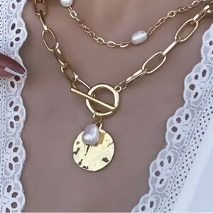 Chunky Golden Zinc Alloy Necklace with Faux Pearl and‎ Round Charm